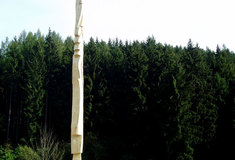Nejvyšší dřevěná plastika v České republice stojí ve starých Hanušovicích
