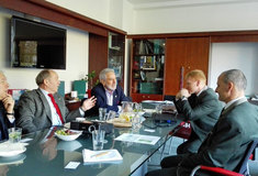 Diplomat z Nikaraguy diskutoval v Hradci Králové o české plantáži teaků