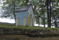 Kapli svaté Hildegardy obnovily na Šumavě Lesy ČR