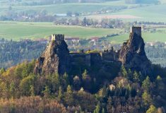 V Českém ráji opět vynikne skalní masiv se zříceninou hradu Trosky