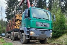 Policejní kontrolu dříví na kamionech usnadňuje aplikace Lesů ČR