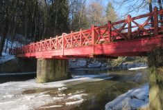 Červený most v Babiččině údolí letos Lesy ČR rozeberou a zase postaví