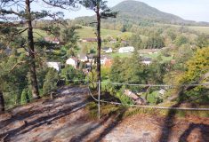 Lesy ČR obnovily na Rumbursku schodiště ke dvěma vyhlídkám