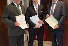 Lesníci s energetiky podepsali memorandum o spolupráci,  urychlí tak vyřizování agendy energetických staveb