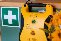 Lesy ČR pořídily defibrilátory a školí v jejich obsluze desítky zaměstnanců