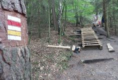 Nutné uzávěry dvou turistických úseků v Českém ráji kvůli obnově skalních schodišť