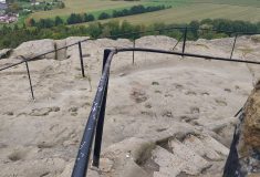 Záchranný projekt dnes zahájily v Drábských světničkách Lesy ČR