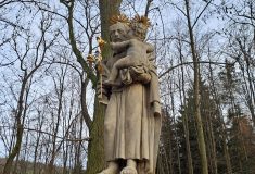 Tip na procházku k obnovenému sousoší svatého Josefa s Ježíškem nedaleko hradu Křivoklát