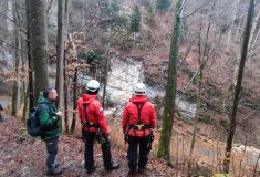 Pustý žleb v Moravském krasu bude o Velikonocích průchozí, rizikový skalní blok sanovali hasiči s policejními pyrotechniky